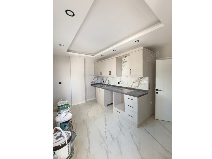 TRAMVAYA YAKIN, HAVUZLU GENİŞLETİLMİŞ YÜKSEK GİRİŞ 2+1 SATILIK DAİRE