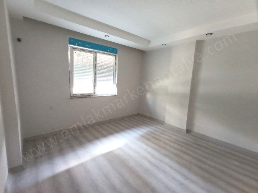 TRAMVAYA YAKIN, HAVUZLU GENİŞLETİLMİŞ YÜKSEK GİRİŞ 2+1 SATILIK DAİRE