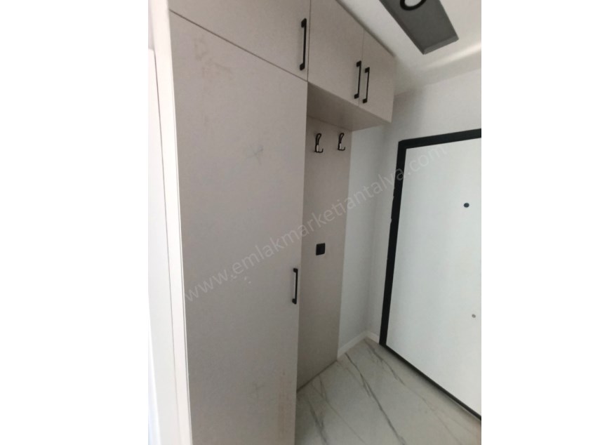 TRAMVAYA YAKIN, HAVUZLU GENİŞLETİLMİŞ YÜKSEK GİRİŞ 2+1 SATILIK DAİRE