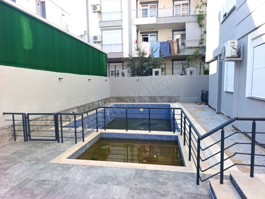 TRAMVAYA YAKIN, HAVUZLU GENİŞLETİLMİŞ YÜKSEK GİRİŞ 2+1 SATILIK DAİRE