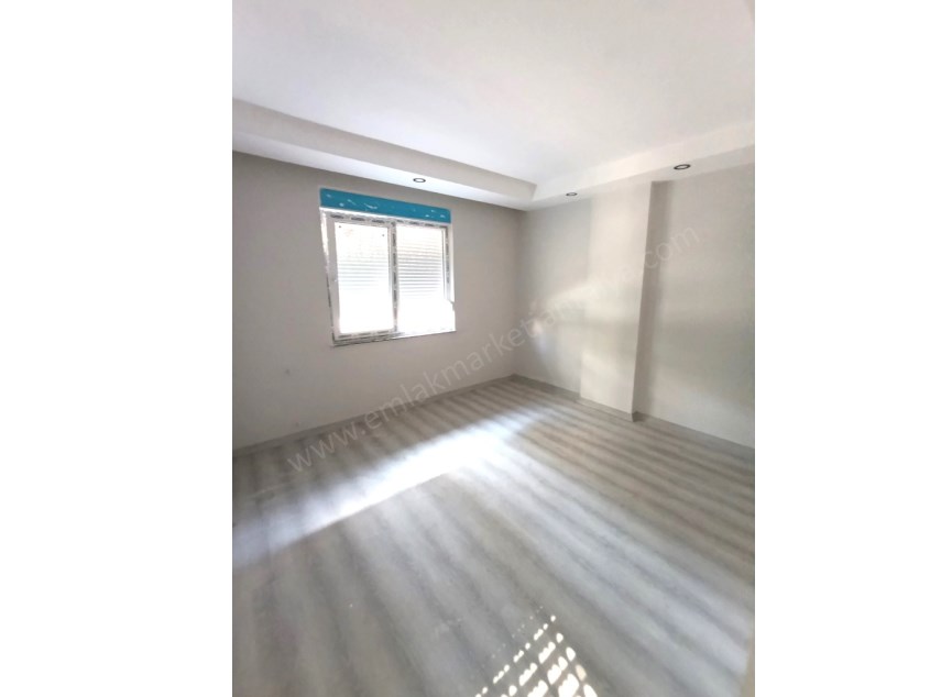 TRAMVAYA YAKIN, HAVUZLU GENİŞLETİLMİŞ YÜKSEK GİRİŞ 2+1 SATILIK DAİRE