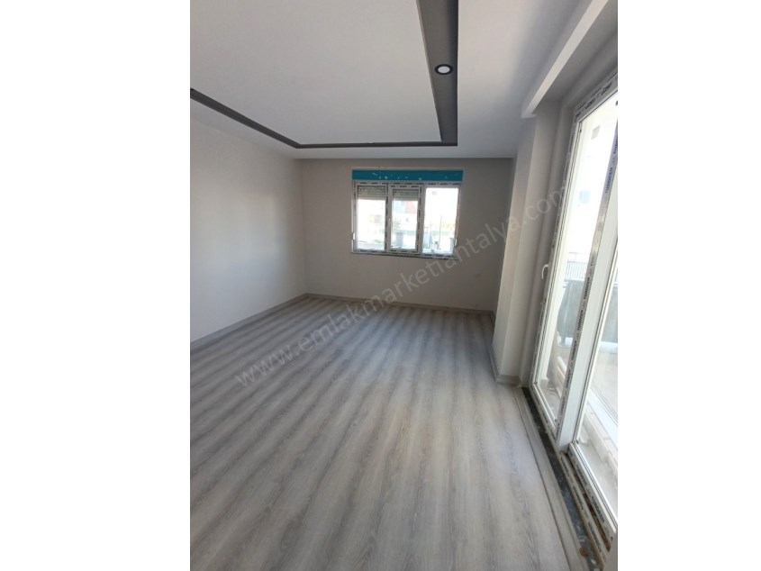 TRAMVAYA YAKIN, HAVUZLU GENİŞLETİLMİŞ YÜKSEK GİRİŞ 2+1 SATILIK DAİRE