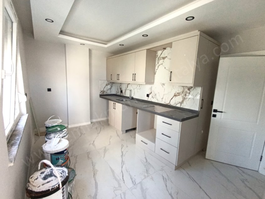 TRAMVAYA YAKIN, HAVUZLU GENİŞLETİLMİŞ YÜKSEK GİRİŞ 2+1 SATILIK DAİRE
