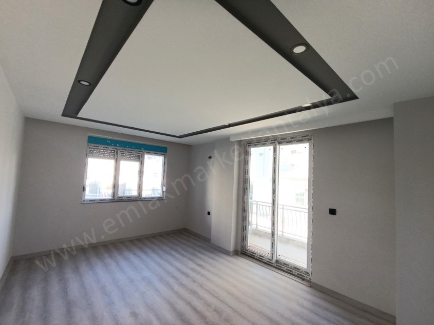 TRAMVAYA YAKIN, HAVUZLU GENİŞLETİLMİŞ YÜKSEK GİRİŞ 2+1 SATILIK DAİRE