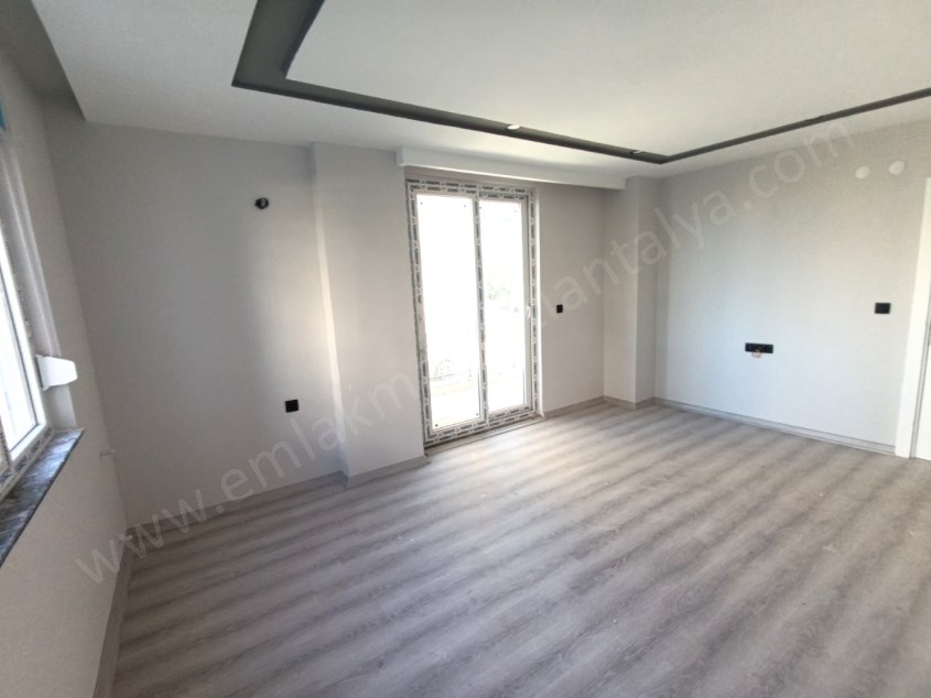 TRAMVAYA YAKIN, HAVUZLU GENİŞLETİLMİŞ YÜKSEK GİRİŞ 2+1 SATILIK DAİRE