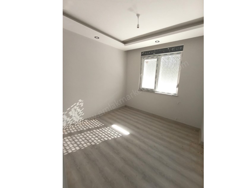 TRAMVAYA YAKIN, HAVUZLU GENİŞLETİLMİŞ YÜKSEK GİRİŞ 2+1 SATILIK DAİRE