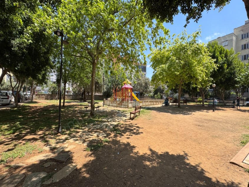 DUTLUBAHÇEDE PARK CEPHELİ HER ŞEYİ AYRI MASRAFSIZ FIRSAT 2+1