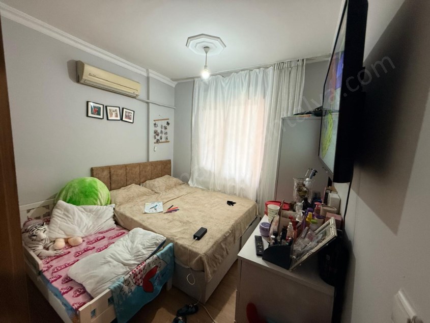 ETİLER MAHALLESİNDE DOĞALGAZ KOMBİLİ KREDİYE UYGUN BAKIMLI DAİRE