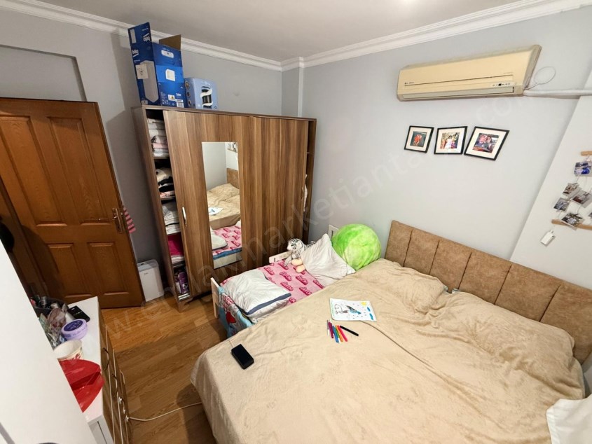 ETİLER MAHALLESİNDE DOĞALGAZ KOMBİLİ KREDİYE UYGUN BAKIMLI DAİRE
