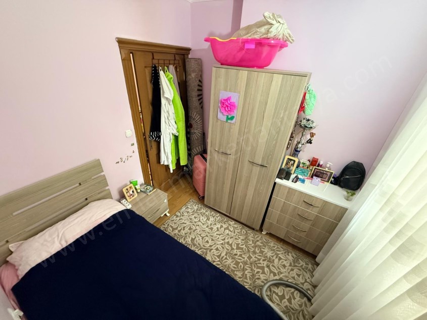 ETİLER MAHALLESİNDE DOĞALGAZ KOMBİLİ KREDİYE UYGUN BAKIMLI DAİRE