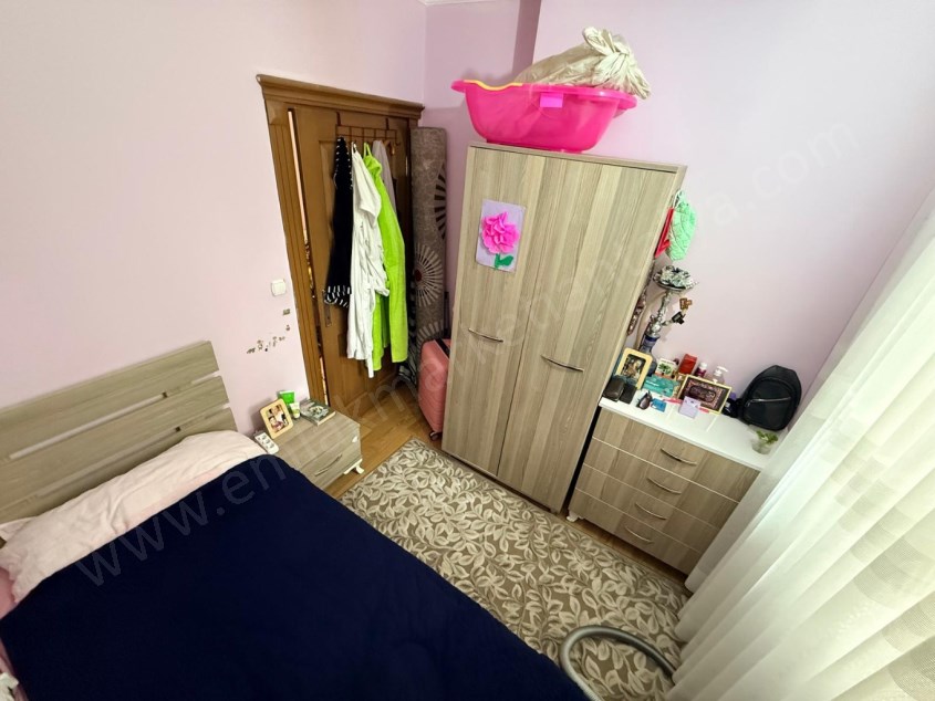 ETİLER MAHALLESİNDE DOĞALGAZ KOMBİLİ KREDİYE UYGUN BAKIMLI DAİRE