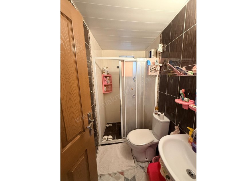 ETİLER MAHALLESİNDE DOĞALGAZ KOMBİLİ KREDİYE UYGUN BAKIMLI DAİRE