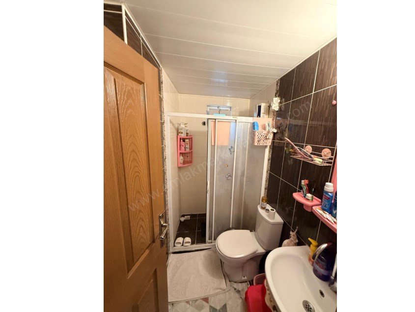 ETİLER MAHALLESİNDE DOĞALGAZ KOMBİLİ KREDİYE UYGUN BAKIMLI DAİRE