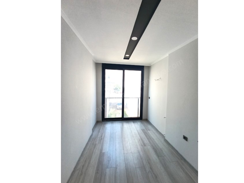HAVUZLU SİTEDE, SIFIR, TRAMVAYA YAKIN SATILIK DAİRE