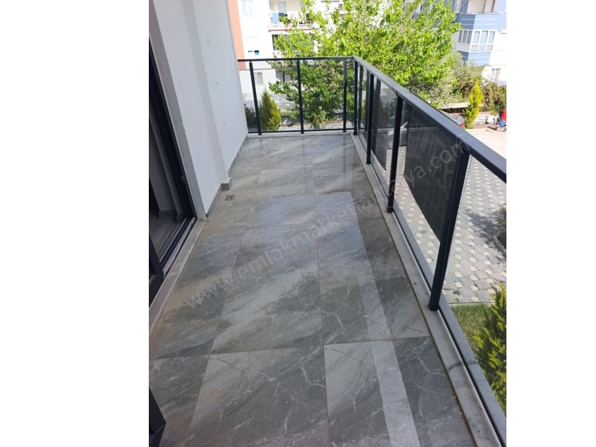 HAVUZLU SİTEDE, SIFIR, TRAMVAYA YAKIN SATILIK DAİRE