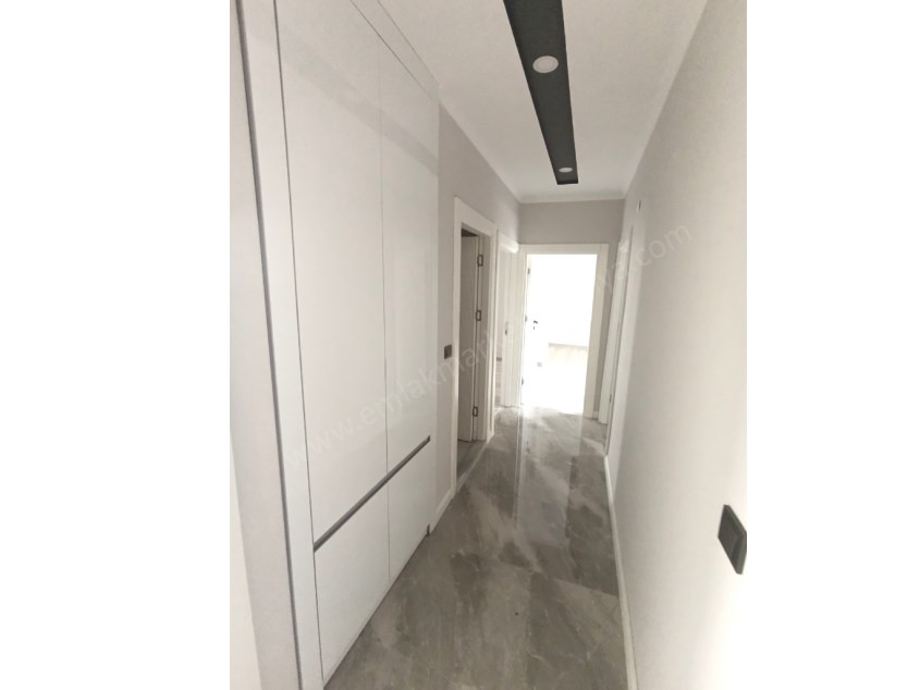 HAVUZLU SİTEDE, SIFIR, TRAMVAYA YAKIN SATILIK DAİRE