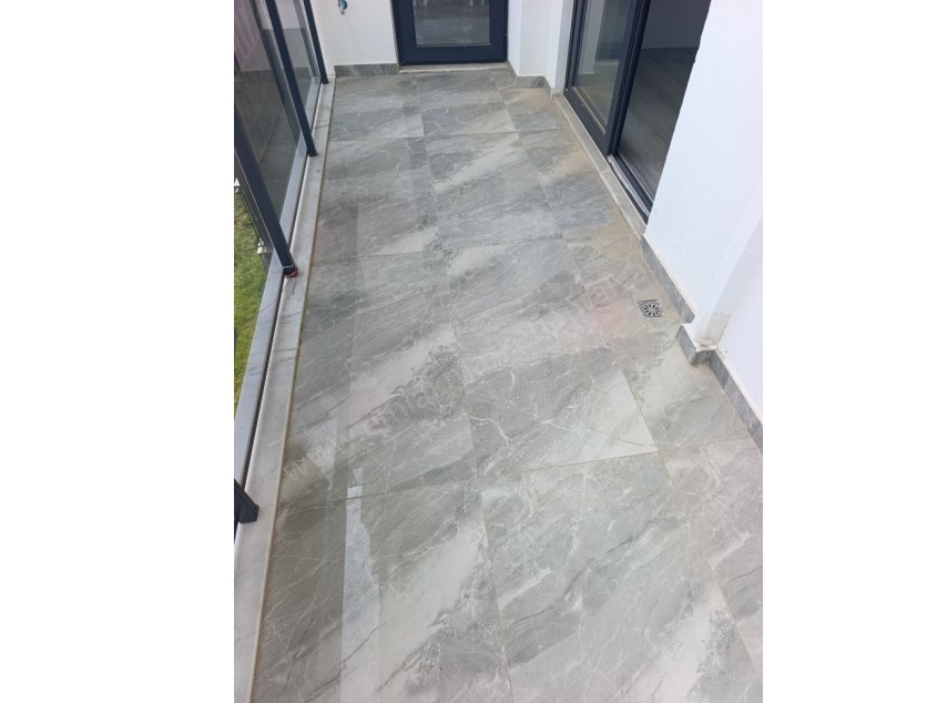 HAVUZLU SİTEDE, SIFIR, TRAMVAYA YAKIN SATILIK DAİRE