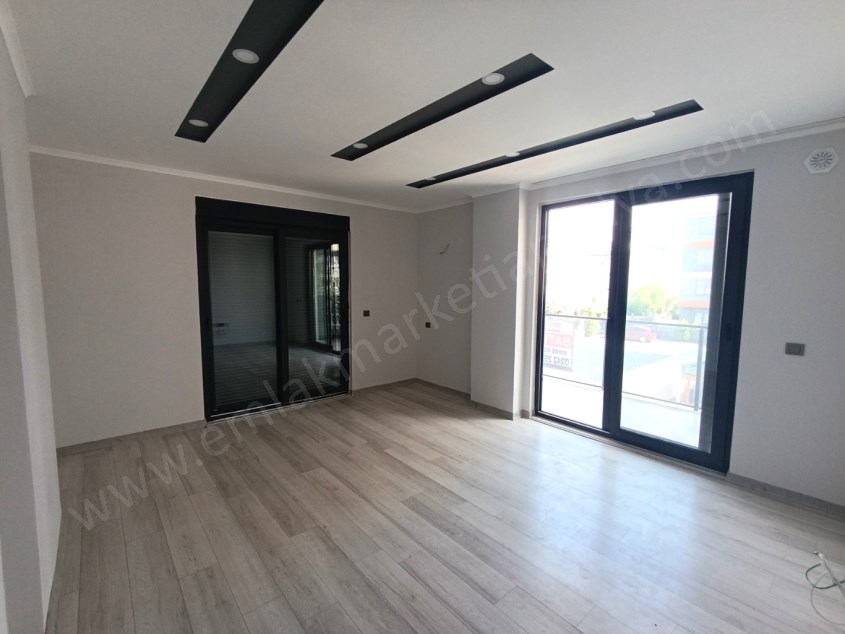 HAVUZLU SİTEDE, SIFIR, TRAMVAYA YAKIN SATILIK DAİRE