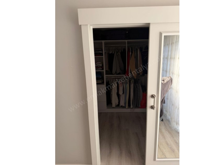 SİTE İÇİ LÜKS KENDİNE AİT OTOPARKLI VE BAHÇE KULLANIMLI VİLLA
