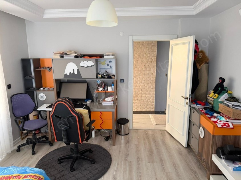 SİTE İÇİ LÜKS KENDİNE AİT OTOPARKLI VE BAHÇE KULLANIMLI VİLLA