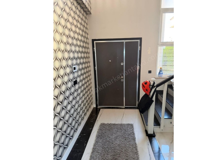 SİTE İÇİ LÜKS KENDİNE AİT OTOPARKLI VE BAHÇE KULLANIMLI VİLLA