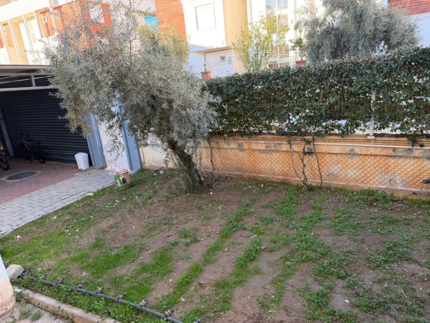 SİTE İÇİ LÜKS KENDİNE AİT OTOPARKLI VE BAHÇE KULLANIMLI VİLLA