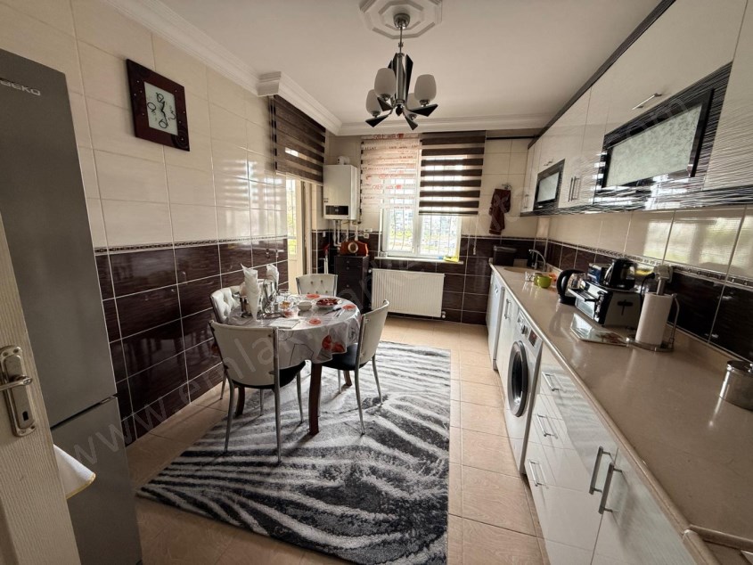 DOĞALGAZ KOMBİLİ, GENİŞ, MASRAFSIZ, ÖZEL TERASLI DAİRE