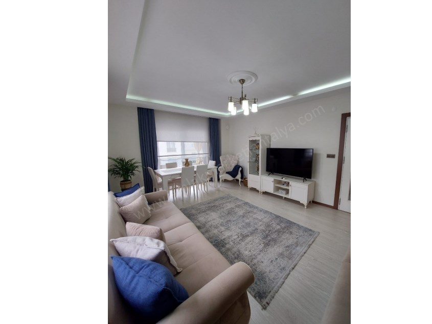 GÜNEY CEPHE, MANTOLAMALI, DOĞALGAZ KOMBİLİ LÜKS DAİRE