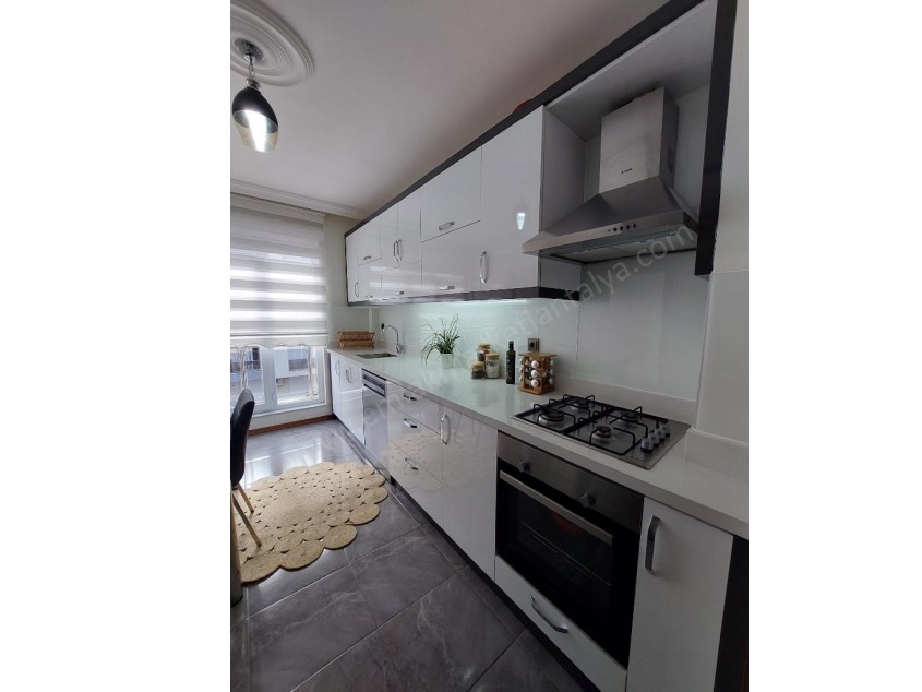 GÜNEY CEPHE, MANTOLAMALI, DOĞALGAZ KOMBİLİ LÜKS DAİRE