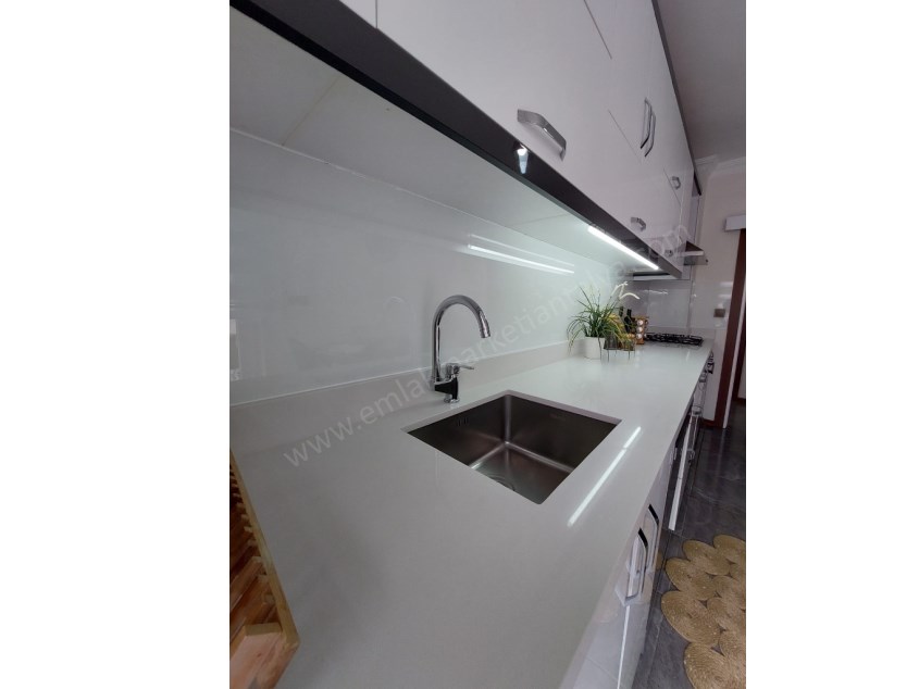 GÜNEY CEPHE, MANTOLAMALI, DOĞALGAZ KOMBİLİ LÜKS DAİRE