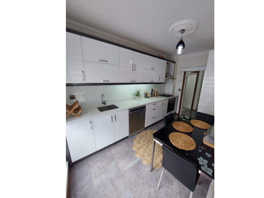GÜNEY CEPHE, MANTOLAMALI, DOĞALGAZ KOMBİLİ LÜKS DAİRE
