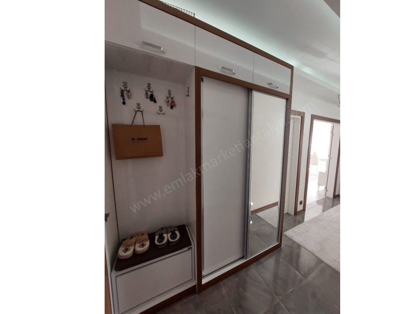 GÜNEY CEPHE, MANTOLAMALI, DOĞALGAZ KOMBİLİ LÜKS DAİRE