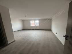 Maltepe Altıntepe Satılık Daire 2+1 90 M2 | 3. Kat | Doğalgaz | 1 Banyo | 1 Yatak Odası