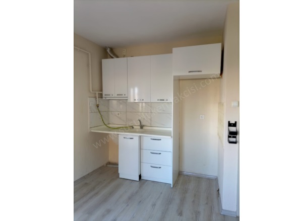 Yeni Mah. Susurluk Kiralık Daire |  3+1 Oda | 100M2 Aylık 15.000Tl  Krediye Uygun  | 2. Kat | Kombi | 1 Banyo | 1 Yatak Odası Resim-5