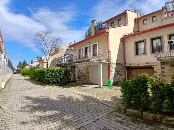 Taflan Gayrimenkul Ayhan Taflandan Kaşüstünde Satılık Villa 4+1 Yomra Kaşüstü Mah