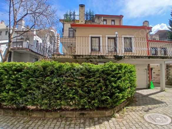 Taflan Gayrimenkul Ayhan Taflandan Kaşüstünde Satılık Villa 4+1 Yomra Kaşüstü Mah