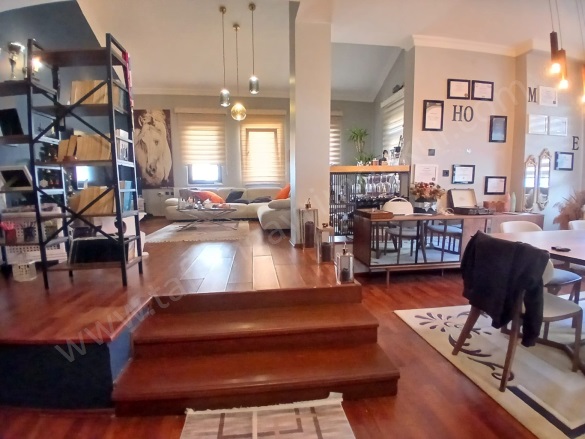 Kaşüstü Mah. Yomra Satılık Villa |  4+1 Oda | 240M2 25.000.000Tl  Krediye Uygun  | Villa | Kombi | 1 Banyo Resim-4