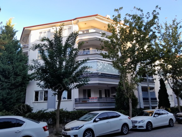 Selçuklu Mah. Afyon Kiralık Daire |  3+1 Oda | 135M2 Aylık 19.000Tl | 1. Kat | Jeotermal | 2 Banyo | 1 Yatak Odası Resim-1