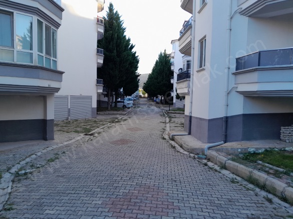 Selçuklu Mah. Afyon Kiralık Daire |  3+1 Oda | 135M2 Aylık 19.000Tl | 1. Kat | Jeotermal | 2 Banyo | 1 Yatak Odası Resim-2