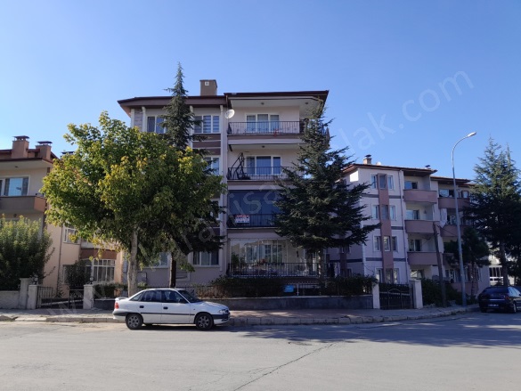 Kocatepe Mah. Afyon Satılık Daire |  3+1 Oda | 125M2 3.450.000Tl | 2. Kat | Doğalgaz | 1 Banyo | 1 Yatak Odası Resim-1