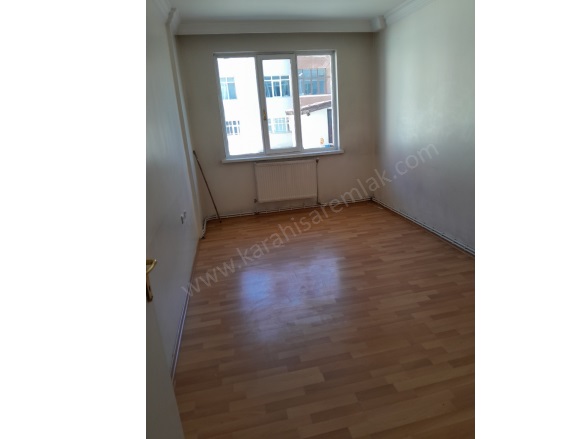 Cumhuriyet Mah. Afyon Kiralık Daire |  3+1 Oda | 105M2 Aylık 11.500Tl | 1. Kat | Doğalgaz | 1 Banyo | 1 Yatak Odası Resim-3