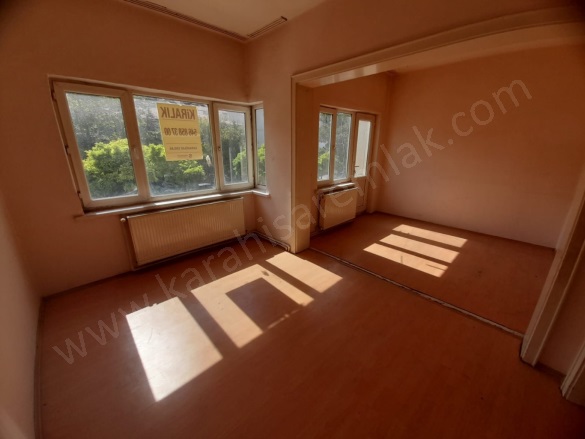 Cumhuriyet Mah. Afyon Satılık Daire |  3+1 Oda | 100M2 3.000.000Tl | 2. Kat | Doğalgaz | 1 Banyo | 1 Yatak Odası Resim-5