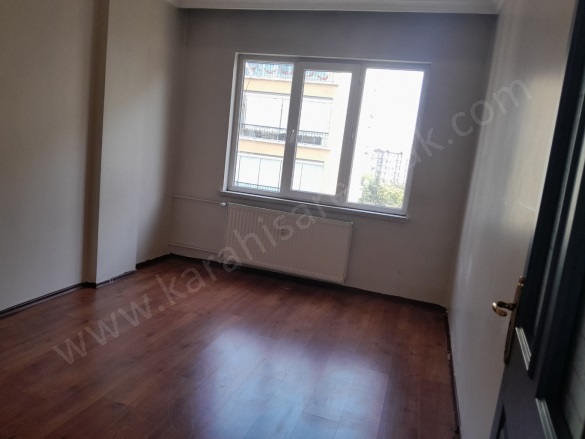 Karaman Mah. Afyon Kiralık Daire |  3+1 Oda | 110M2 Aylık 18.000Tl | 5. Kat | Jeotermal | 1 Banyo | 1 Yatak Odası Resim-4