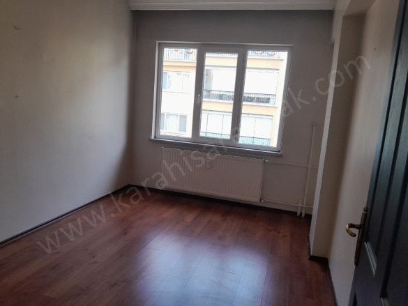 Karaman Mah. Afyon Kiralık Daire |  3+1 Oda | 110M2 Aylık 19.000Tl | 5. Kat | Jeotermal | 1 Banyo | 1 Yatak Odası Resim-5