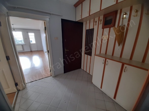 Cumhuriyet Mah. Afyon Kiralık Daire |  3+1 Oda | 120M2 Aylık 17.000Tl | 4. Kat | Doğalgaz | 2 Banyo | 1 Yatak Odası Resim-4