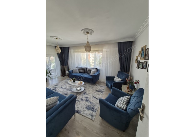 Aip Mah. Afyon Satılık Daire |  3+1 Oda | 135M2 4.500.000Tl | 3. Kat | Doğalgaz | 1 Banyo | 1 Yatak Odası Resim-3