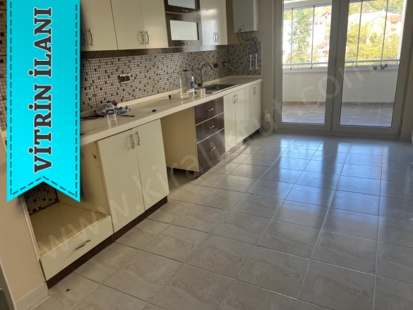 Aksu Mah. Giresun Kiralık Daire |  3+1 Oda | 180M2 Yıllık 23.500Tl | 4. Kat | Kombi | 1 Banyo | 3 Yatak Odası Resim-3