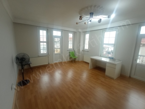 Kocamustafapaşa Kiralık Daire Fatih Kiralık Daire |  3+1 Oda | 120M2 Aylık 45.000Tl  Krediye Uygun  | 3. Kat | Kombi | 2 Banyo | 3 Yatak Odası Resim-2