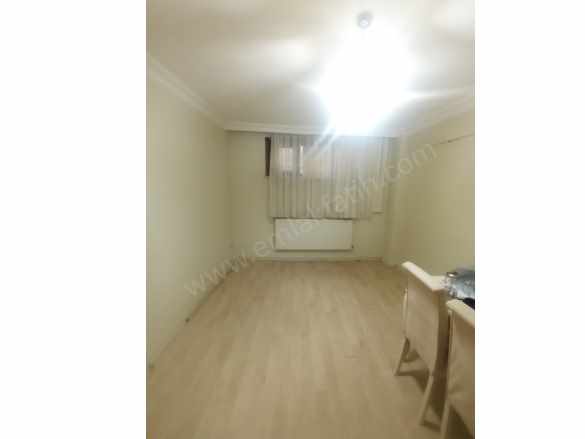 Kocamustafapaşa Meydan Yanı Genç Binada 2+1 Yarı Bodrum Satılık Daire Fatih Silivrikapı