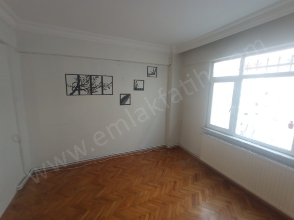 Silivrikapı Kiralık Daire Fatih Kiralık Daire |  1+1 Oda | 55M2 Aylık 20.000Tl  Krediye Uygun  | Yüksek Giriş | Kombi | 2 Banyo | 1 Yatak Odası Resim-3
